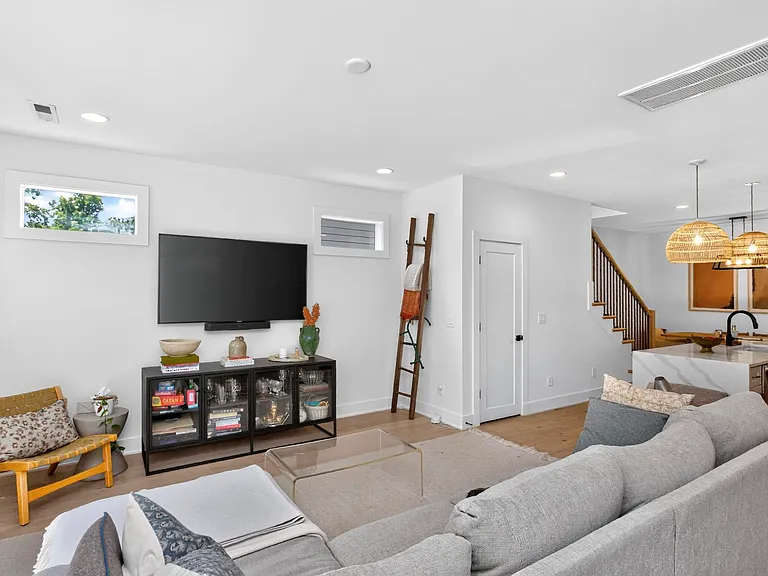 962 Strouse Ave #A — Photo 10