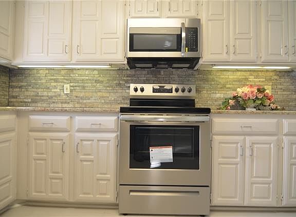 4th image of 1703 Mayflower Dr