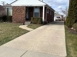 7233 Helen St, Center Line, MI 48015