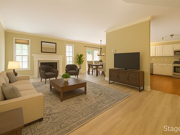 Open Family Room w/ Dining