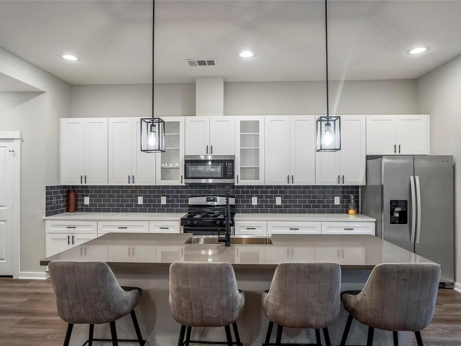 3 bed, 2.5 bath, 1430 sqft, $2,275 — Photo 1