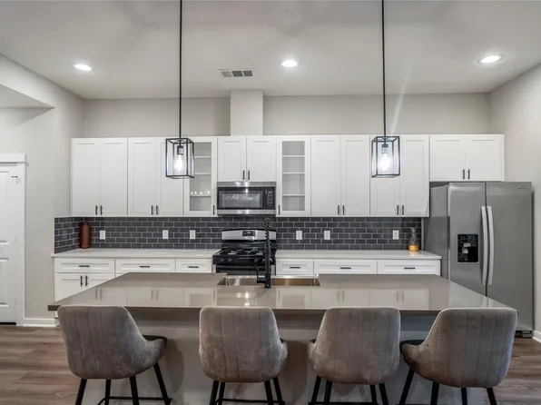8474 Berry Green Ln, Houston, TX 77022