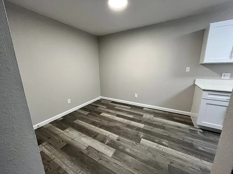 The Summit Apartments — Photo 25