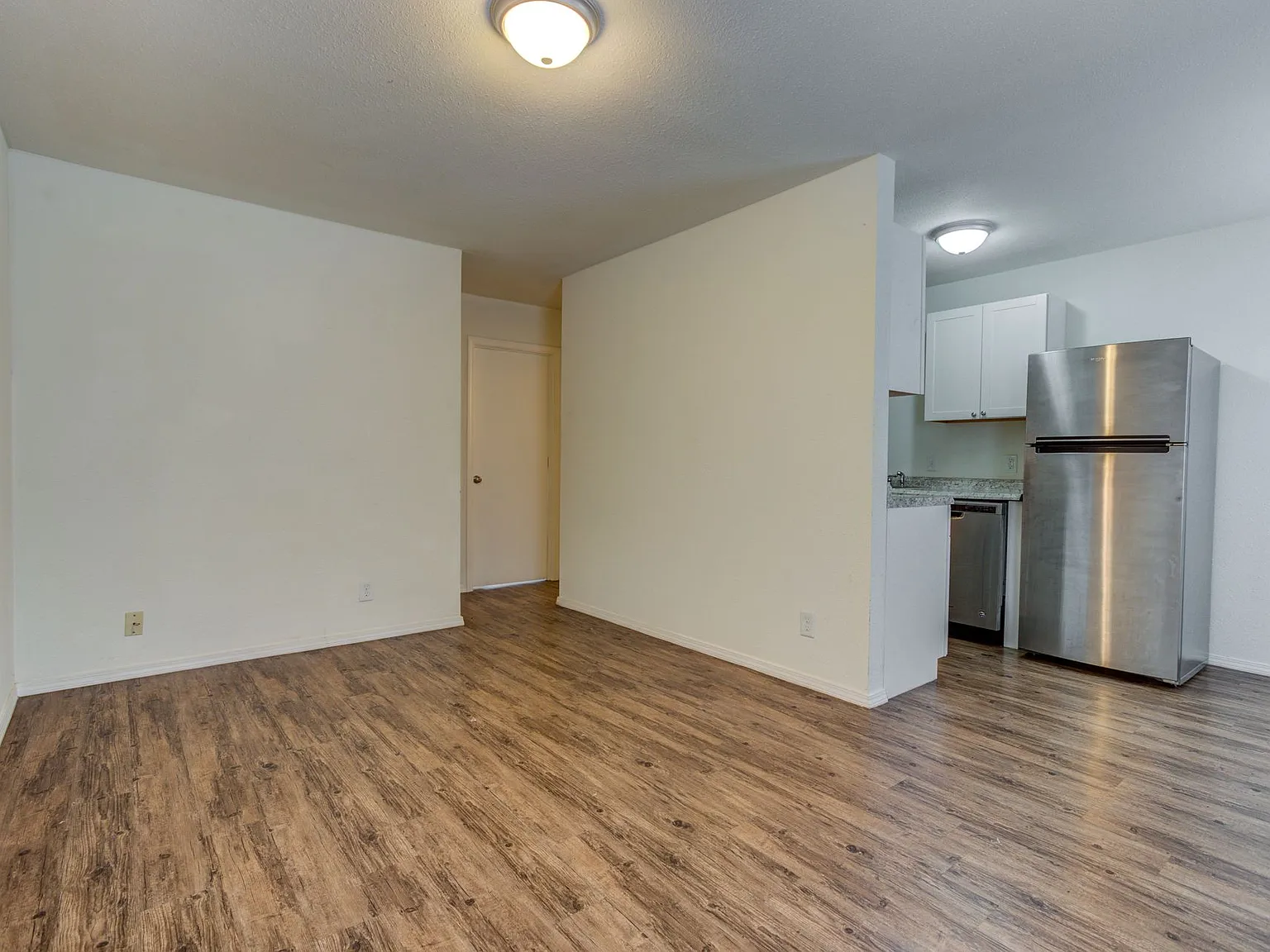 "The Belle Grove" One Bedroom Apartments (Wifi Included) — Photo 2