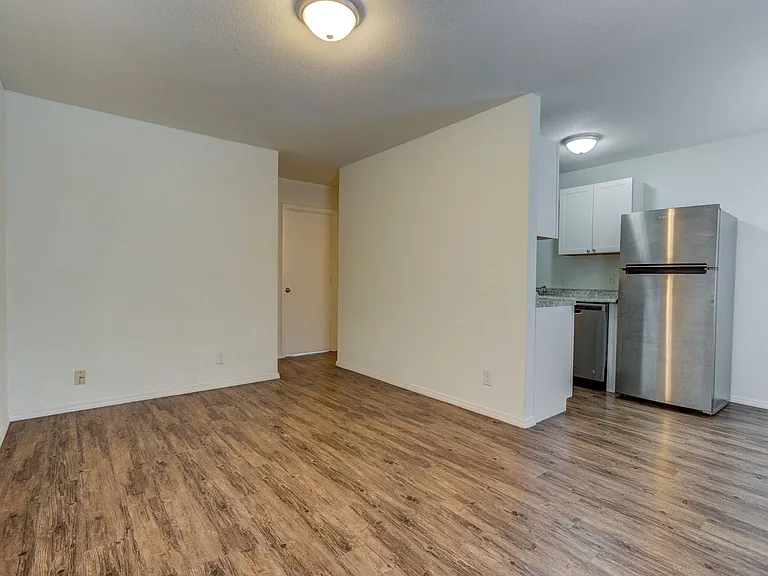 "The Belle Grove" One Bedroom Apartments (Wifi Included) — Photo 2