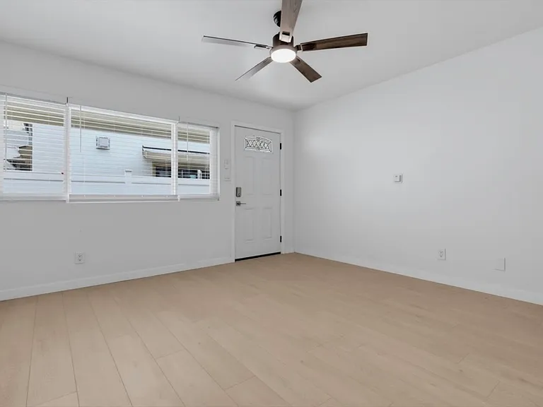 C Ave — Photo 4