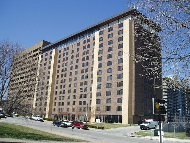 1st image of 600 E 8th St APT 4S