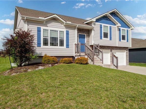 20804 Copper Creek Dr, Peculiar, MO 64078