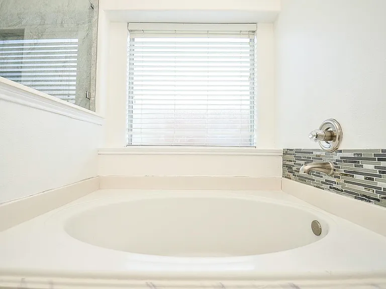18142 Sorrell Oaks Ln — Photo 18