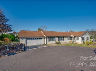 11 N Marjorie Ln, Hendersonville, NC 28792