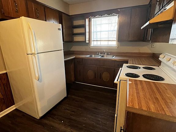5th image of 245 Greenway St