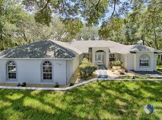 106 Hidden Oaks Dr, Lady Lake, FL 32159