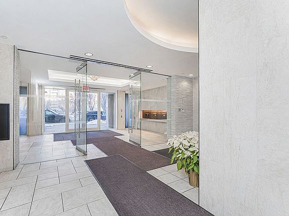3rd image of 50 Oceana Dr W APT 3D