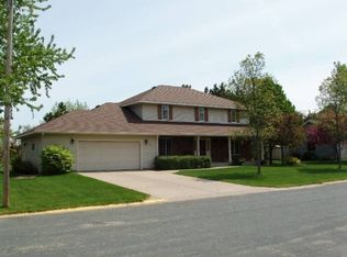 1400 Valley Creek Dr, New Richmond, WI 54017