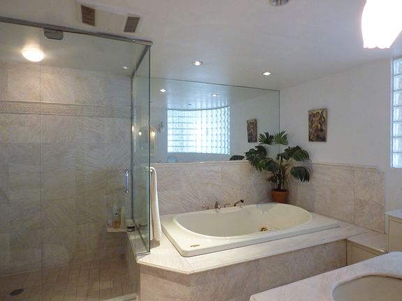 4th image of 1 Irving Pl APT V14b