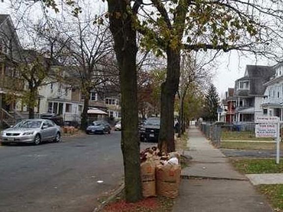 Exterior Neighborhood (street photo)