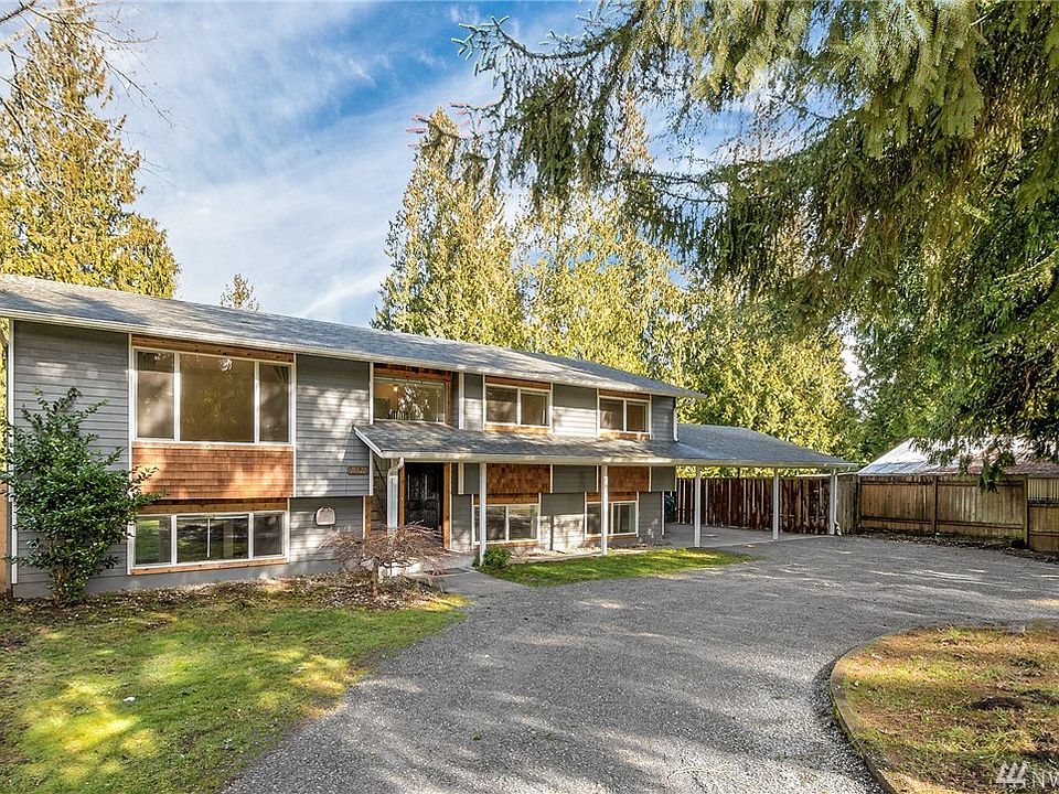 Circular drive to covered front porch entry!