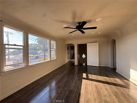 4th image of 5116 S Budlong Ave