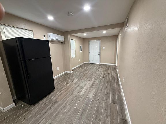 4th image of 4623 Sullivan St #11253877
