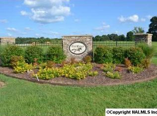 512 Foxridge Dr SW, Hartselle, AL 35640