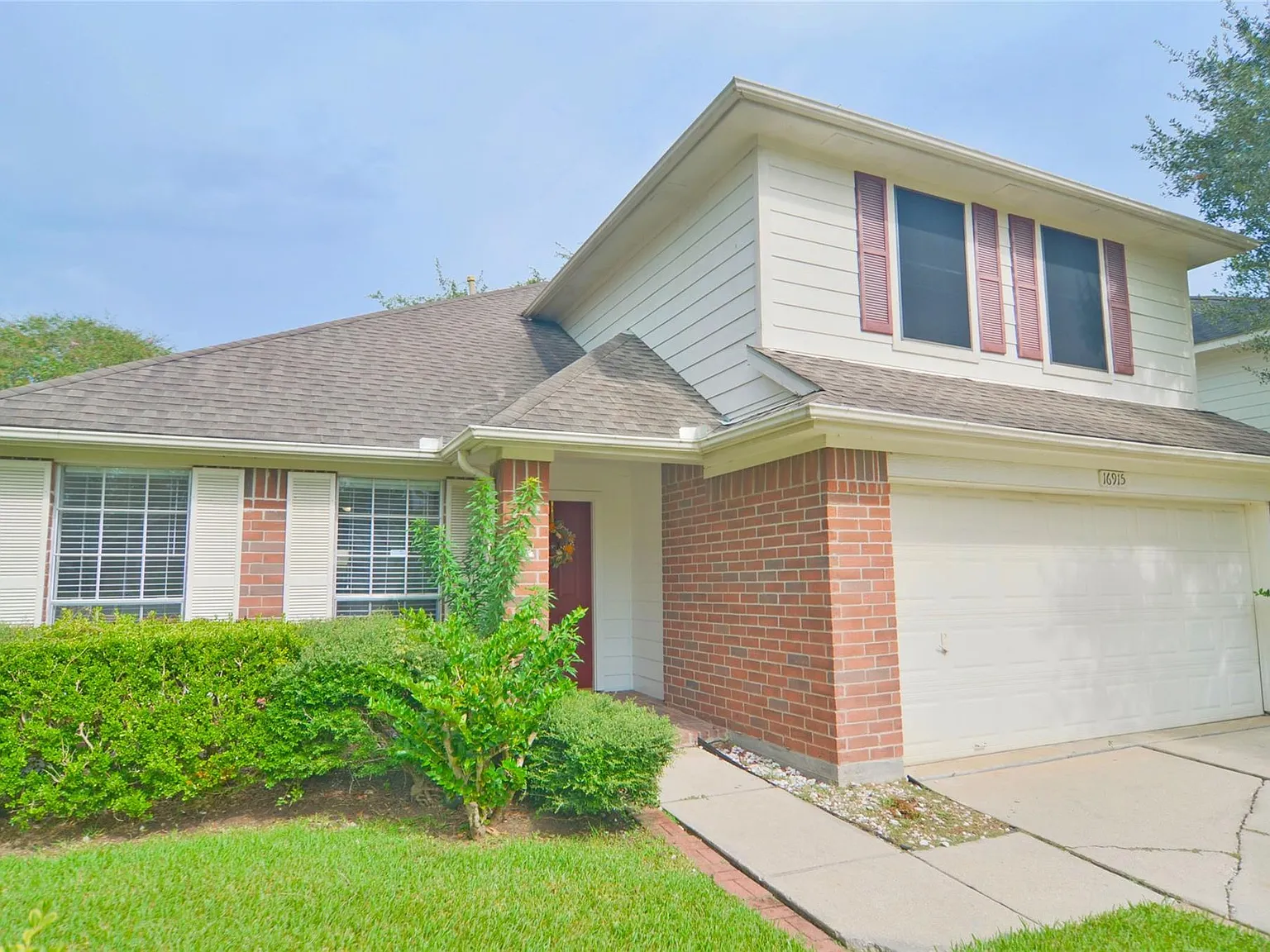 3 bed, 2.5 bath, 1945 sqft, $2,200 — Photo 3