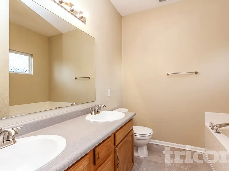 1892 Harvest Meadow Dr — Photo 12