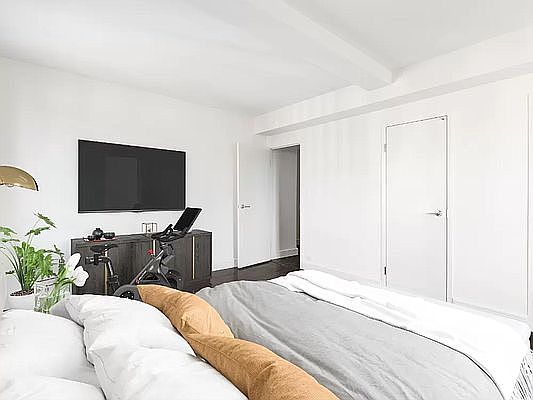 4th image of 56 Warren St #6VW