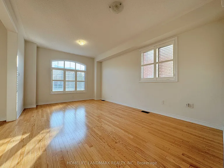 35 Hyacinth St — Photo 15
