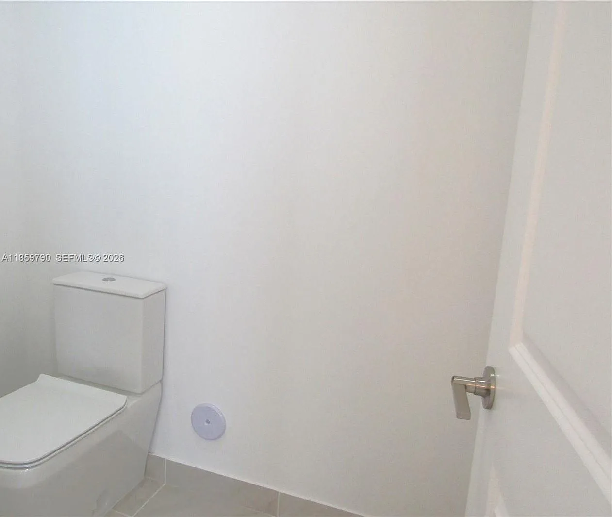 4 bed, 2586 sqft, $4,400 — Photo 3