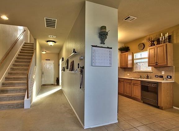 4th image of 1114 Clayton Dr