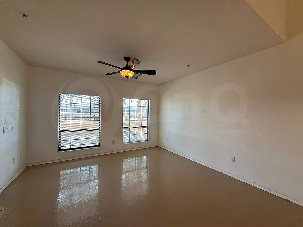3 bed, 3.0 bath, 1709 sqft, $2,233 — Photo 4