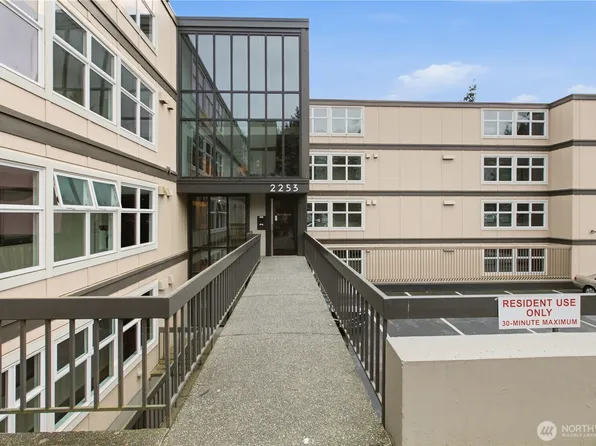 2253 Gilman Drive W #105, Seattle, WA 98119