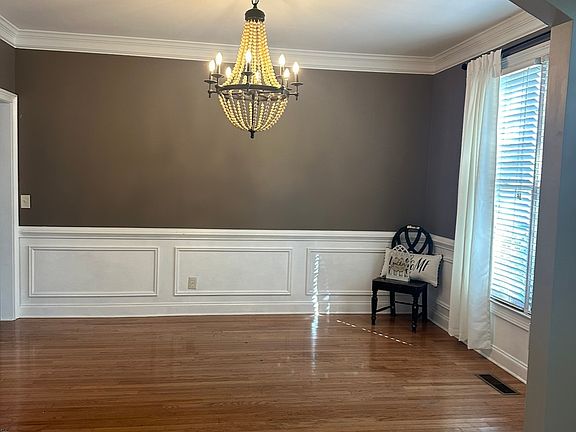 4th image of 35 Wellington Dr