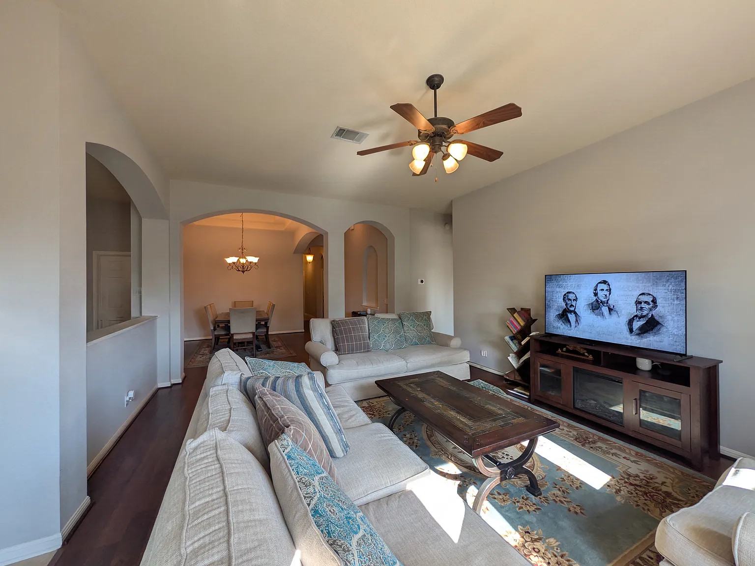 3 bed, 1705 sqft, $2,195 — Photo 2