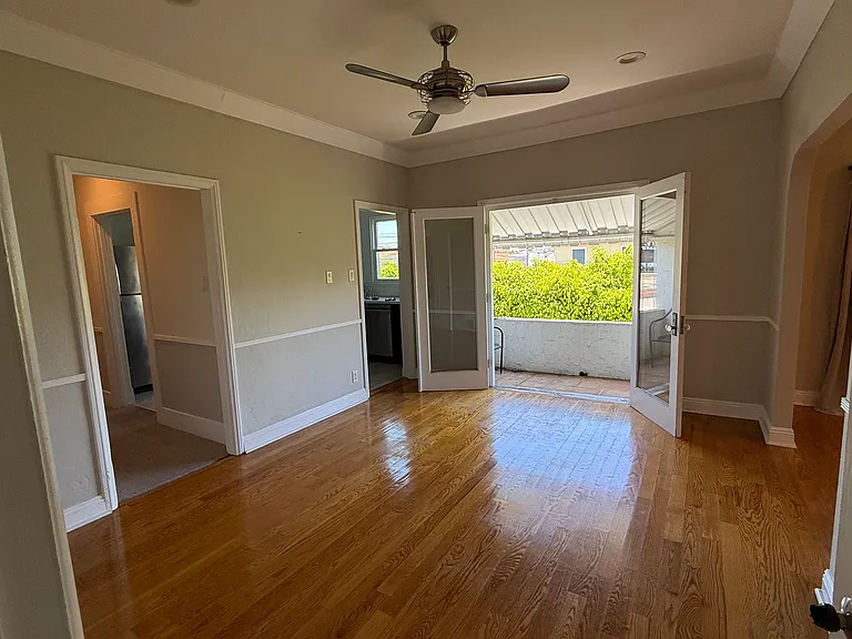 8001 1/2 Blackburn Ave — Photo 41