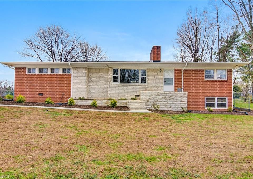 1st image of 2110 Lynwood Dr