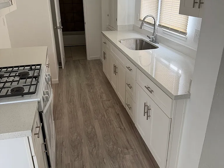 587 7th St #1 — Photo 3