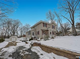 77 Garside Ave, Wayne, NJ 07470