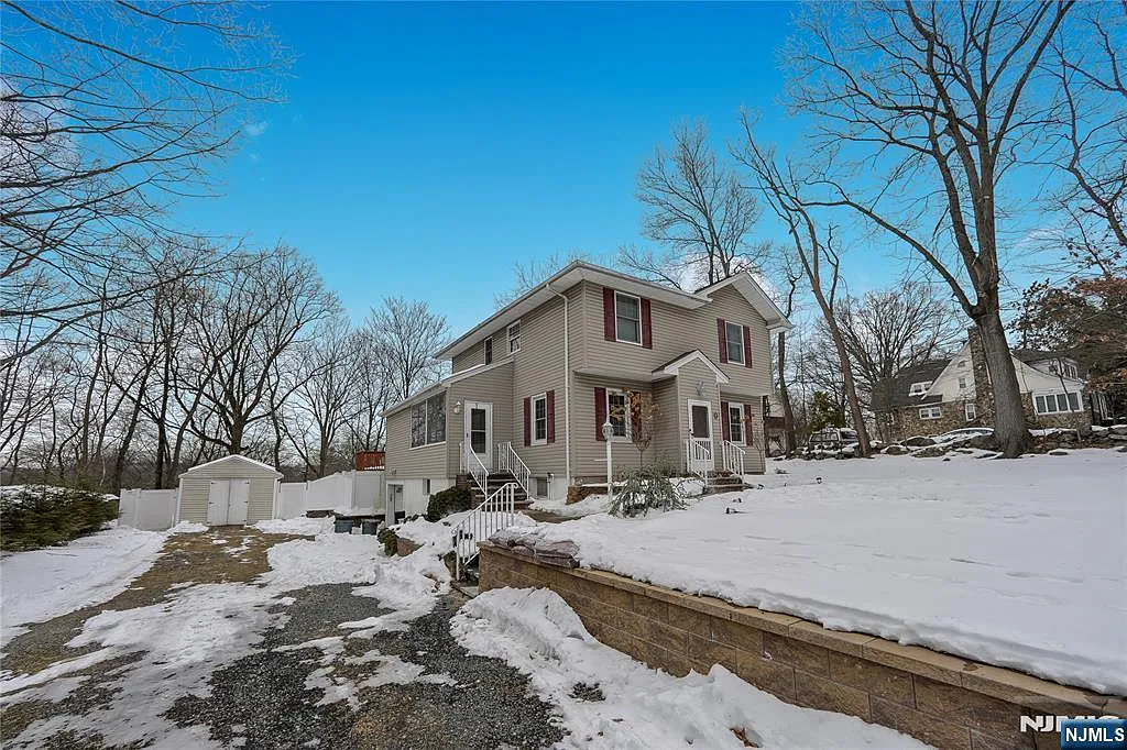 77 Garside Ave photo 1