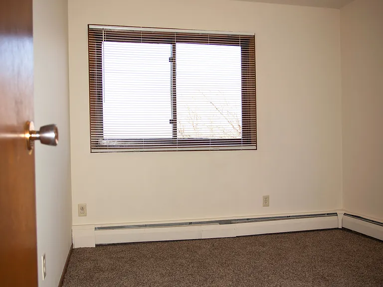 Brittany Apartments — Photo 7