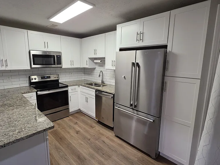 325 Winding River Dr #E — Photo 6
