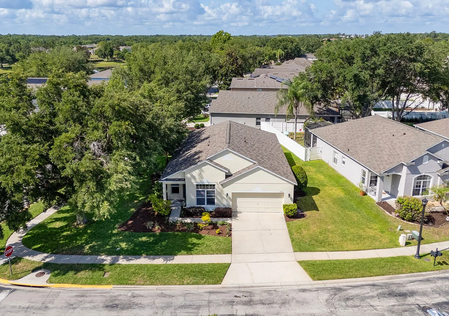 Beautiful 4 Bedroom On Large Corner Lot - Lake Nona — Photo 1