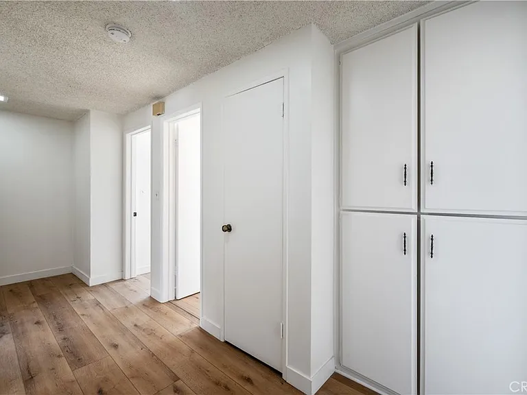 972 W 14th St #3 — Photo 5