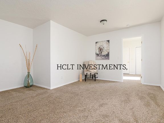 5th image of 407 11th Ave S #102