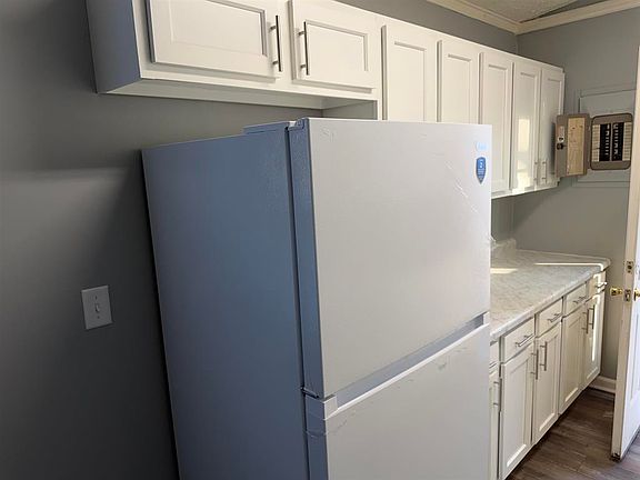5th image of 610 Dornell St