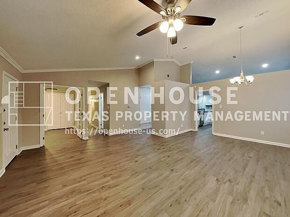 4th image of 4401 Seville Ln