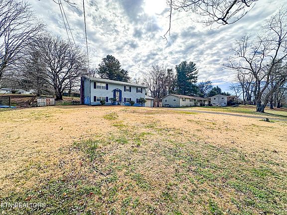 3rd image of 11052 Farr Dr