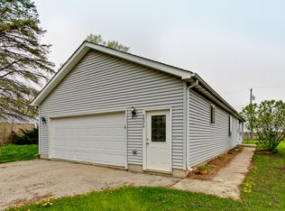 6820 Hiawatha Dr, Wonder Lake, IL 60097