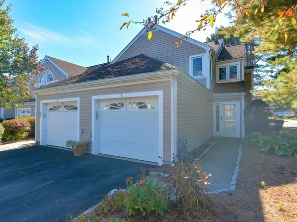 1 Drake Cir, Walpole, MA 02081