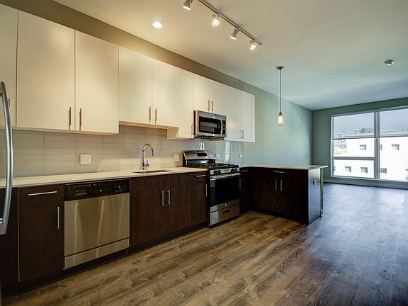 2nd image of 851 W Grand Ave #405A